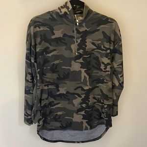 Women’s Camo Half Zip
